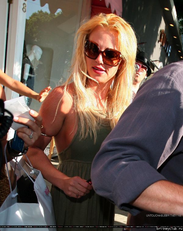 Бритни на шоппинге в бутике Paige Denim123.jpg(Бритни Спирс, Britney Spears)
