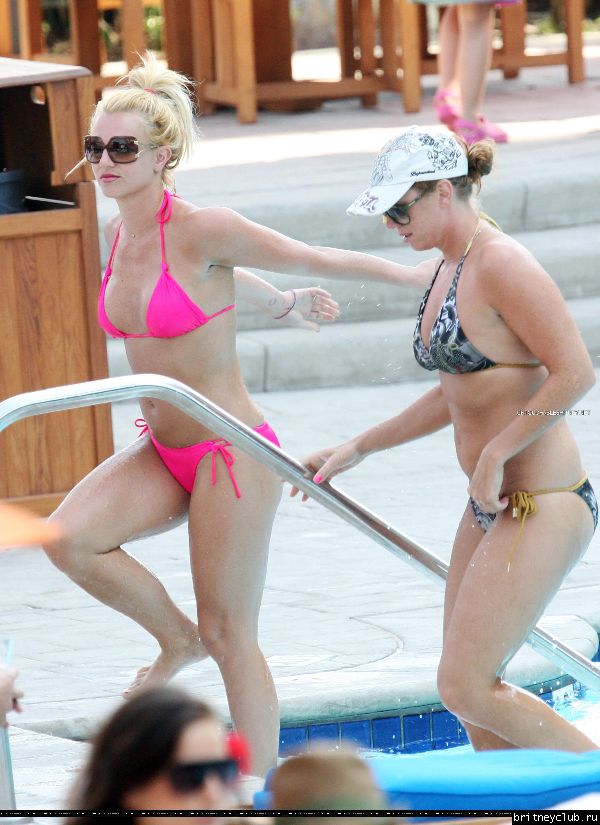 Бритни отдыхает в отеле Ritz Carlton036.jpg(Бритни Спирс, Britney Spears)