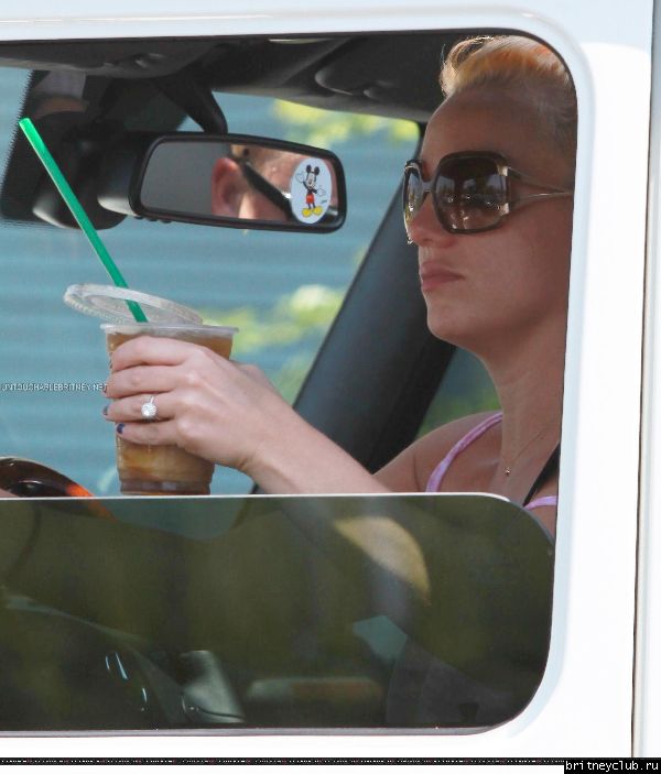 Бритни у Starbucks01.jpg(Бритни Спирс, Britney Spears)