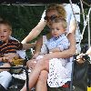 Бритни гуляет с детьми в Центральном парке Нью-Йорка