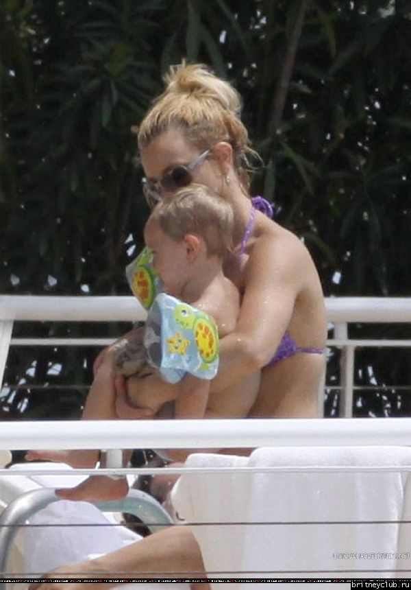Бритни с семьей в Майями023.jpg(Бритни Спирс, Britney Spears)
