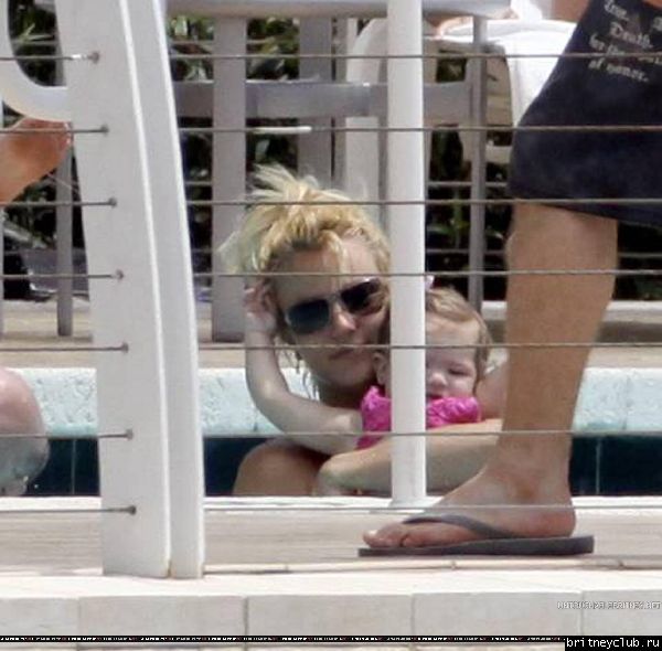 Бритни с семьей в Майями025.jpg(Бритни Спирс, Britney Spears)