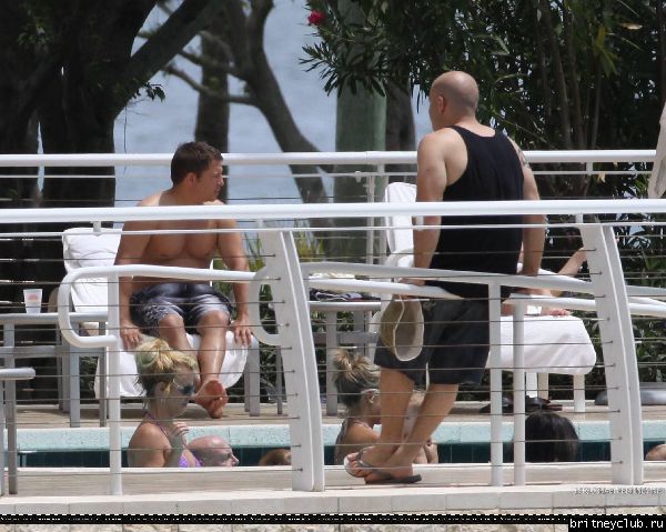 Бритни с семьей в Майями027.jpg(Бритни Спирс, Britney Spears)
