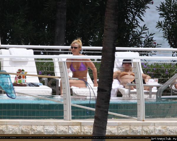 Бритни с семьей в Майями034.jpg(Бритни Спирс, Britney Spears)