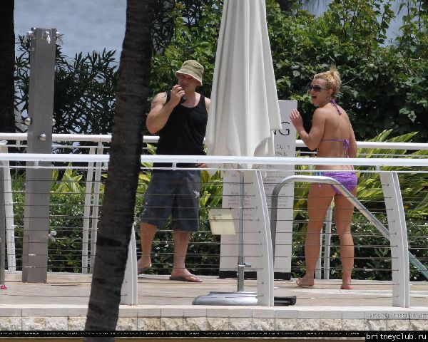 Бритни с семьей в Майями035.jpg(Бритни Спирс, Britney Spears)