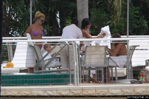 Бритни с семьей в Майями091.jpg(Бритни Спирс, Britney Spears)