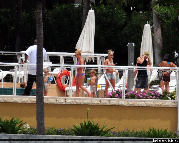Бритни с семьей в Майями103.jpg(Бритни Спирс, Britney Spears)