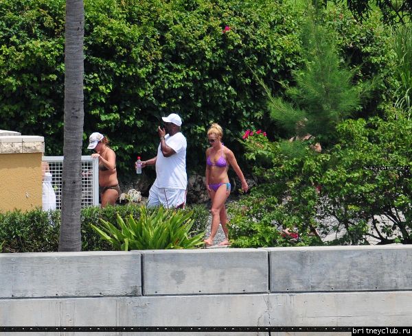 Бритни с семьей в Майями107.jpg(Бритни Спирс, Britney Spears)