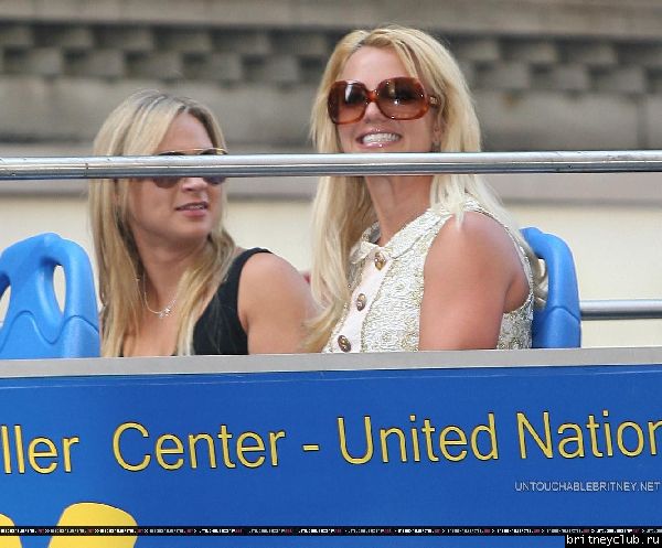 Бритни катается на двухэтажном автобусе по  Нью-Йорку19.jpg(Бритни Спирс, Britney Spears)