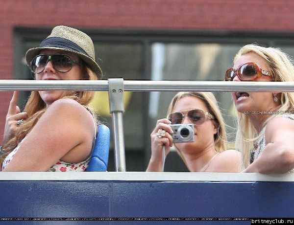 Бритни катается на двухэтажном автобусе по  Нью-Йорку21.jpg(Бритни Спирс, Britney Spears)