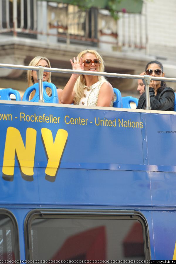 Бритни катается на двухэтажном автобусе по  Нью-Йорку43.jpg(Бритни Спирс, Britney Spears)