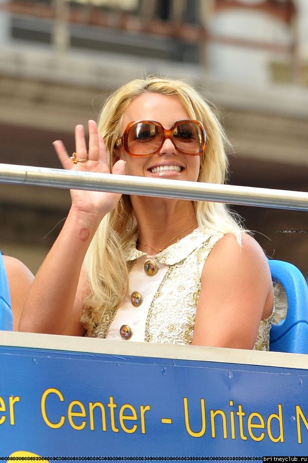 Бритни катается на двухэтажном автобусе по  Нью-Йорку45.jpg(Бритни Спирс, Britney Spears)