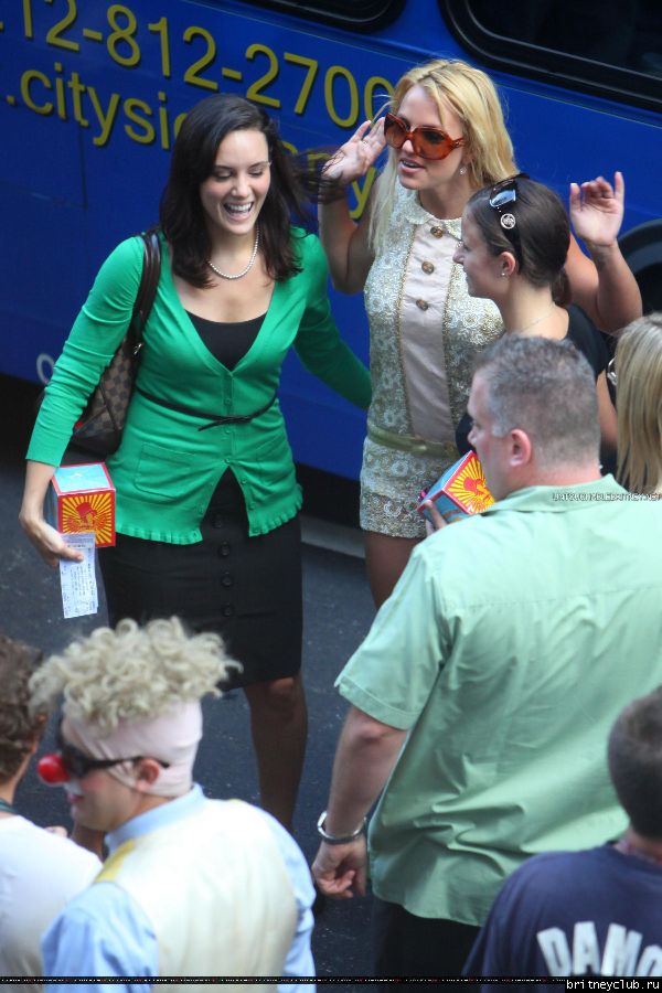 Бритни катается на двухэтажном автобусе по  Нью-Йорку55.jpg(Бритни Спирс, Britney Spears)