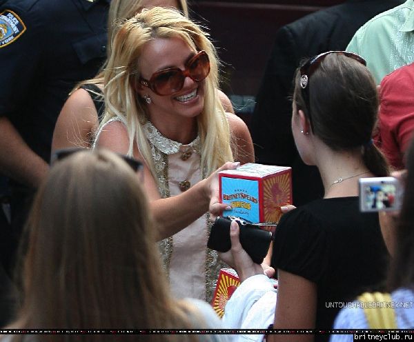 Бритни катается на двухэтажном автобусе по  Нью-Йорку56.jpg(Бритни Спирс, Britney Spears)