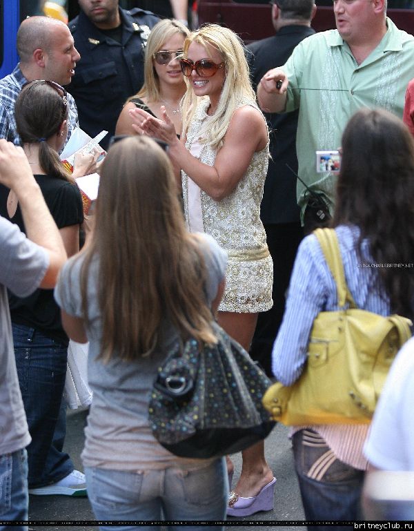 Бритни катается на двухэтажном автобусе по  Нью-Йорку58.jpg(Бритни Спирс, Britney Spears)