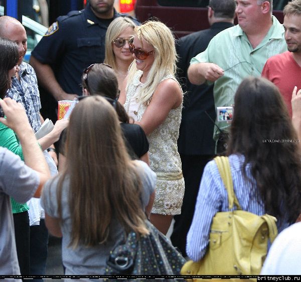 Бритни катается на двухэтажном автобусе по  Нью-Йорку59.jpg(Бритни Спирс, Britney Spears)
