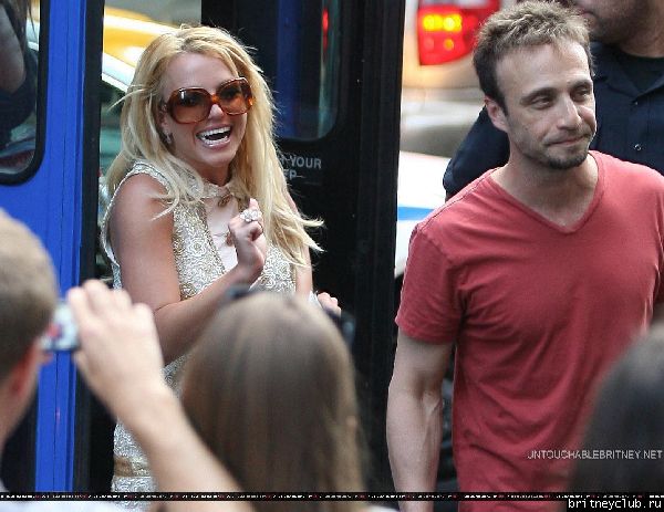 Бритни катается на двухэтажном автобусе по  Нью-Йорку61.jpg(Бритни Спирс, Britney Spears)