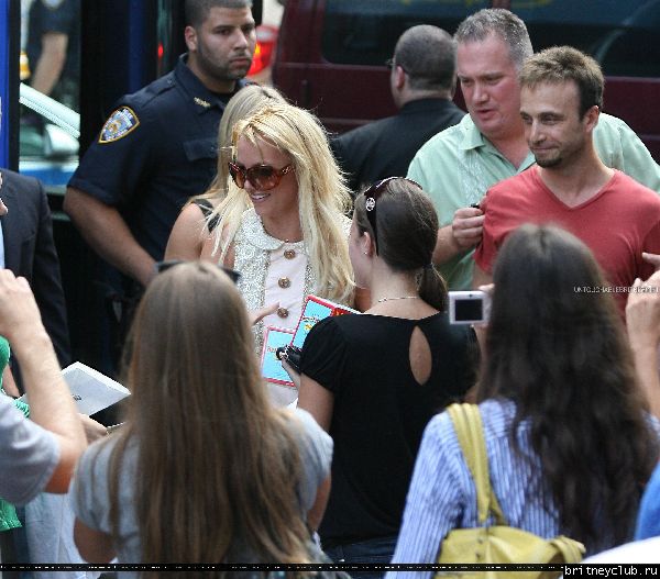 Бритни катается на двухэтажном автобусе по  Нью-Йорку62.jpg(Бритни Спирс, Britney Spears)