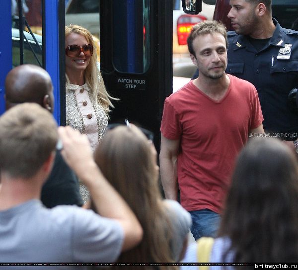 Бритни катается на двухэтажном автобусе по  Нью-Йорку63.jpg(Бритни Спирс, Britney Spears)