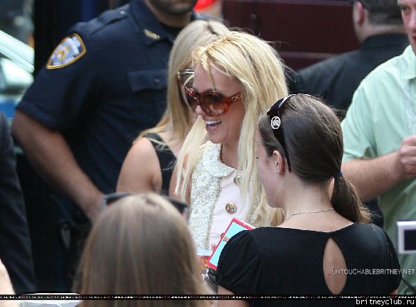 Бритни катается на двухэтажном автобусе по  Нью-Йорку65.jpg(Бритни Спирс, Britney Spears)