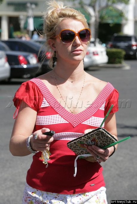 Бритни посещает Starbucks34.jpg(Бритни Спирс, Britney Spears)