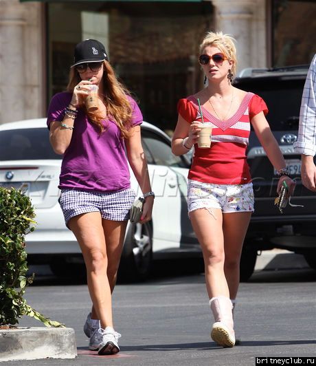 Бритни посещает Starbucks50.jpg(Бритни Спирс, Britney Spears)