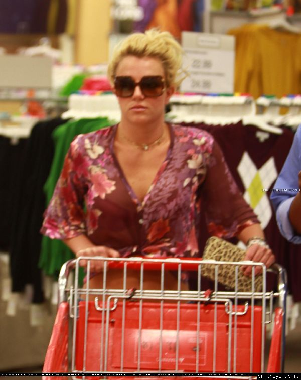 Бритни на шоппинге в Target034.jpg(Бритни Спирс, Britney Spears)