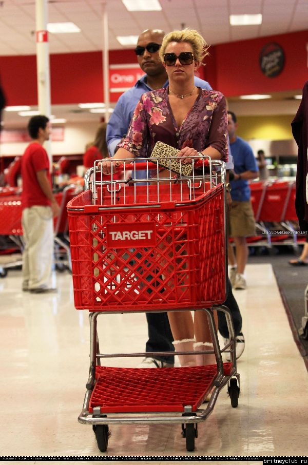 Бритни на шоппинге в Target097.jpg(Бритни Спирс, Britney Spears)