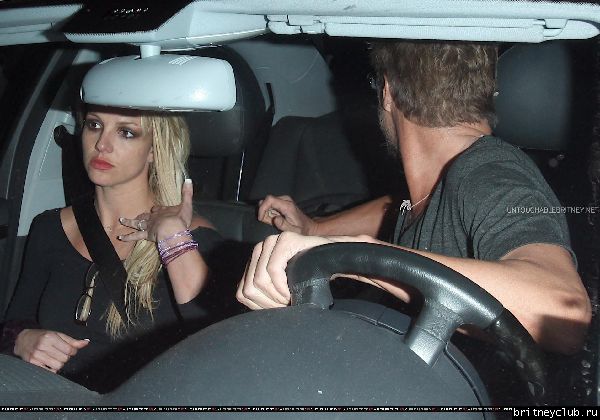 Бритни уезжает из ресторана Little Door05.jpg(Бритни Спирс, Britney Spears)