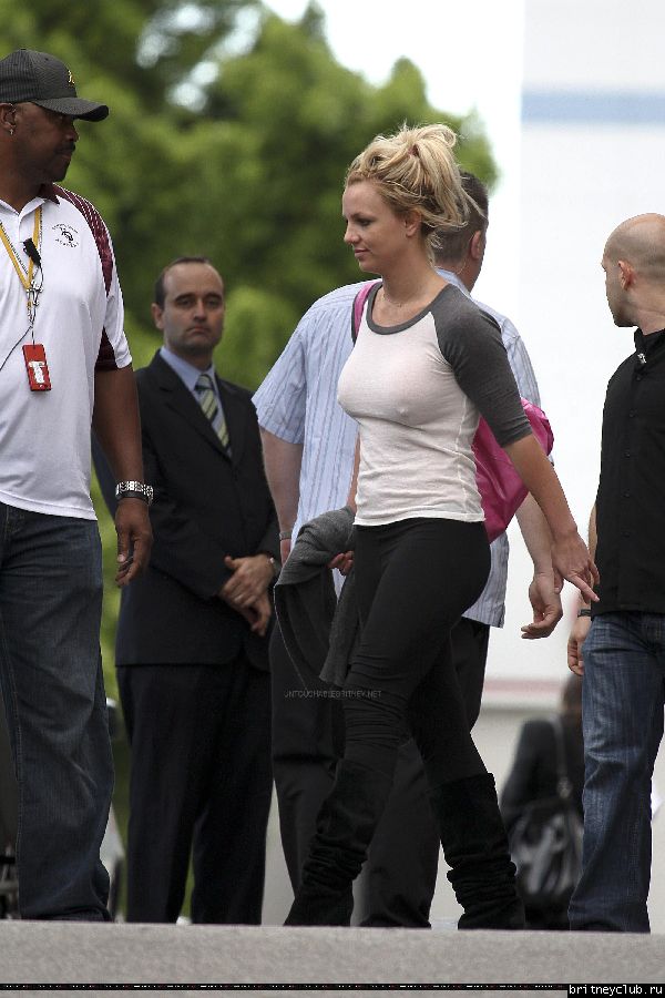 Бритни уезжает из отеля Hyatt в Перте29.jpg(Бритни Спирс, Britney Spears)