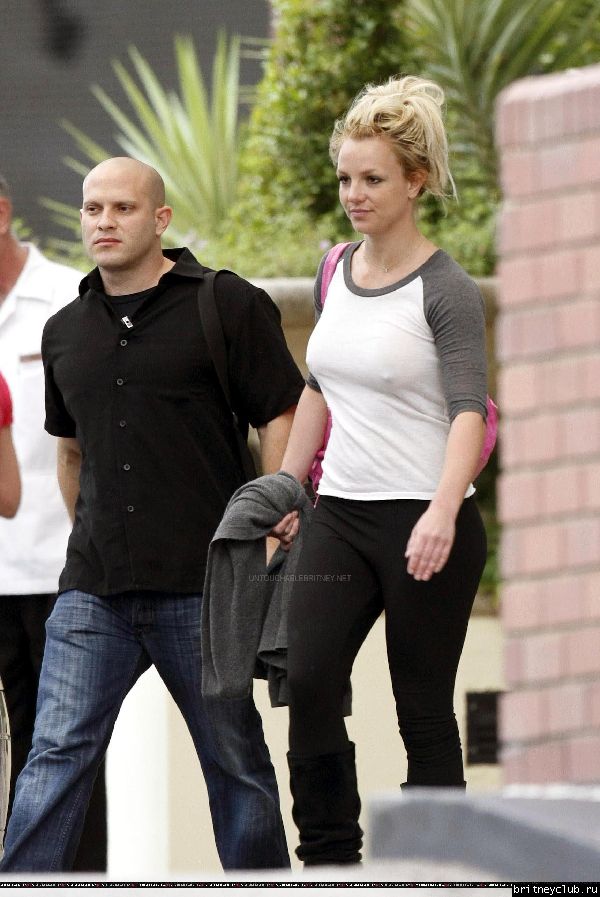 Бритни уезжает из отеля Hyatt в Перте31.jpg(Бритни Спирс, Britney Spears)