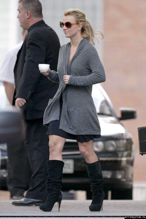 Бритни уезжает из отеля Hyatt13.jpg(Бритни Спирс, Britney Spears)