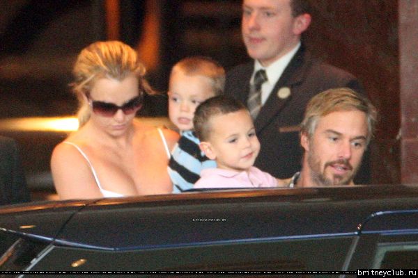 Бритни уезжает из отеля в Мельбруне13.jpg(Бритни Спирс, Britney Spears)