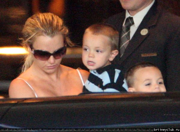 Бритни уезжает из отеля в Мельбруне22.jpg(Бритни Спирс, Britney Spears)