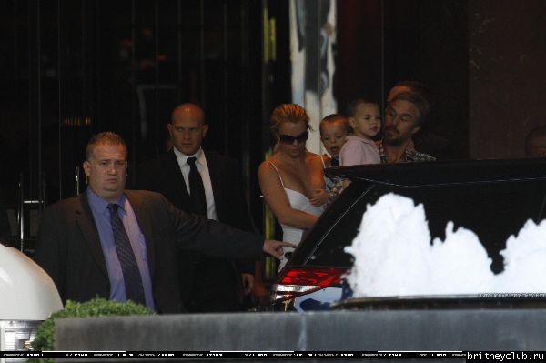 Бритни уезжает из отеля в Мельбруне31.jpg(Бритни Спирс, Britney Spears)