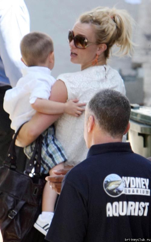 Бритни с детьми в Aquarium в Сиднее01.jpg(Бритни Спирс, Britney Spears)