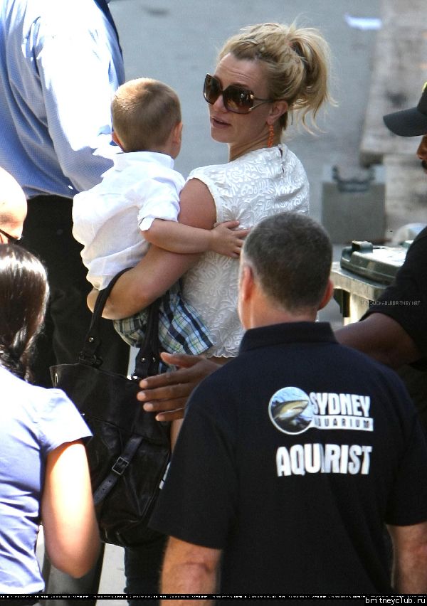 Бритни с детьми в Aquarium в Сиднее20.jpg(Бритни Спирс, Britney Spears)