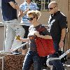 Бритни покидает отель в Аделаиде, Австралия