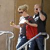 Бритни покидает отель в Аделаиде, Австралия