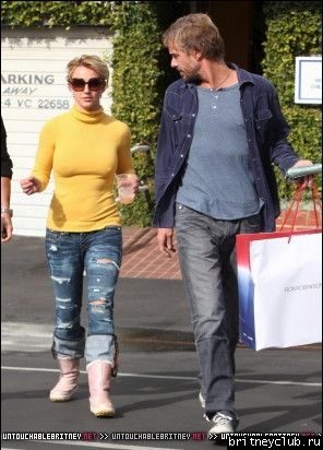 Бритни и Джейсон на шоппинге в Западном Голливуде57.jpg(Бритни Спирс, Britney Spears)
