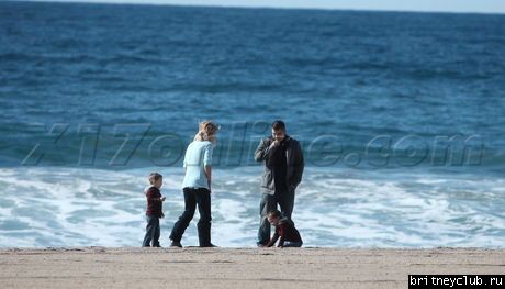 Бритни с мальчиками на пляже034.jpg(Бритни Спирс, Britney Spears)