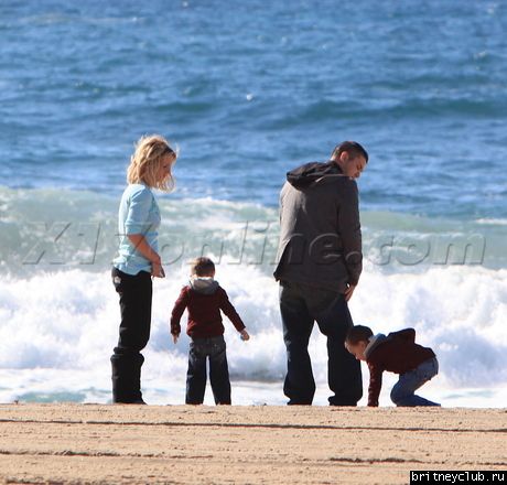 Бритни с мальчиками на пляже076.jpg(Бритни Спирс, Britney Spears)
