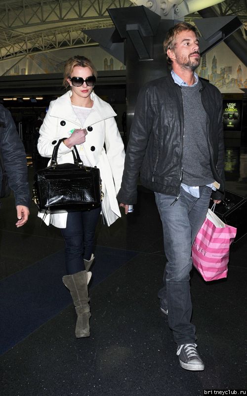 Бритни и Джейсон в аэропорту JFK02.jpg(Бритни Спирс, Britney Spears)