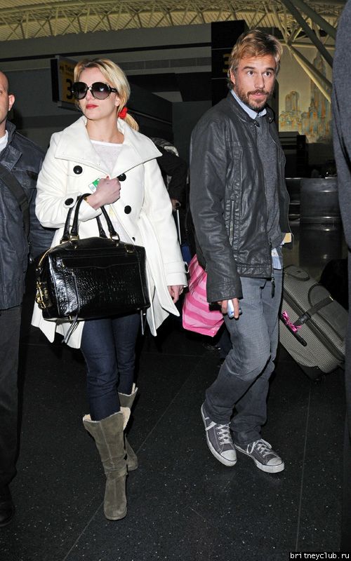 Бритни и Джейсон в аэропорту JFK06.jpg(Бритни Спирс, Britney Spears)