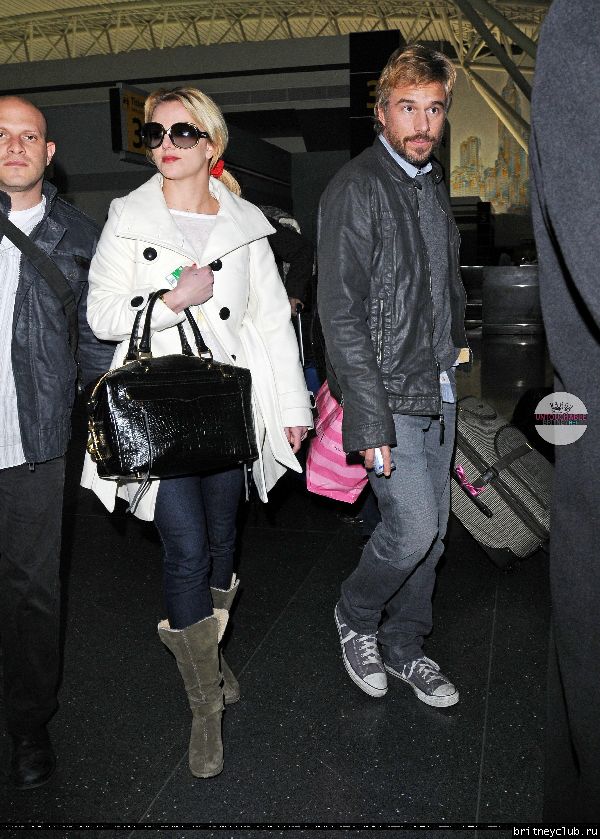 Бритни и Джейсон в аэропорту JFK20.jpg(Бритни Спирс, Britney Spears)