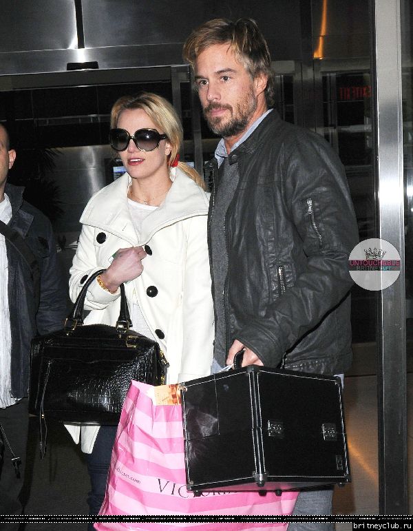 Бритни и Джейсон в аэропорту JFK22.jpg(Бритни Спирс, Britney Spears)