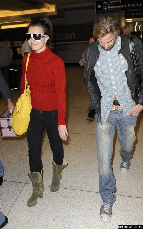 Бритни и Джейсон в аэропорту Майями02.jpg(Бритни Спирс, Britney Spears)