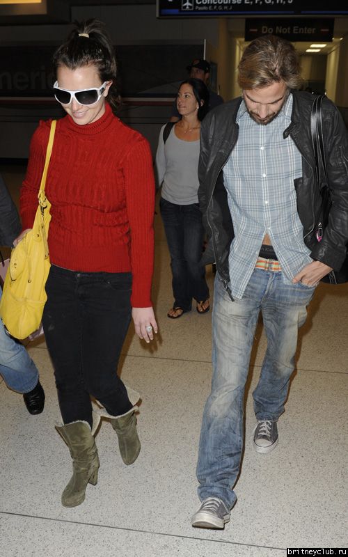 Бритни и Джейсон в аэропорту Майями09.jpg(Бритни Спирс, Britney Spears)