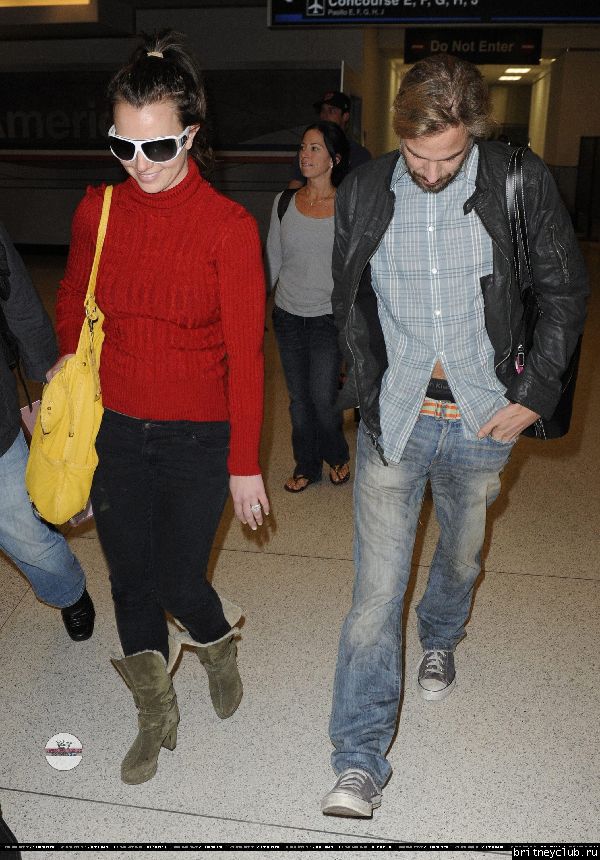 Бритни и Джейсон в аэропорту Майями19.jpg(Бритни Спирс, Britney Spears)