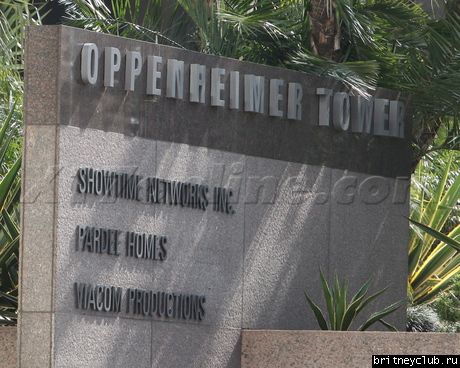 Бритни покидает здание Oppenheimer Tower16.jpg(Бритни Спирс, Britney Spears)